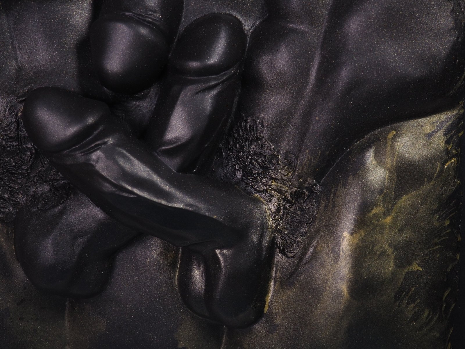 Detail view of Entwined Gold Splash resin sculpture