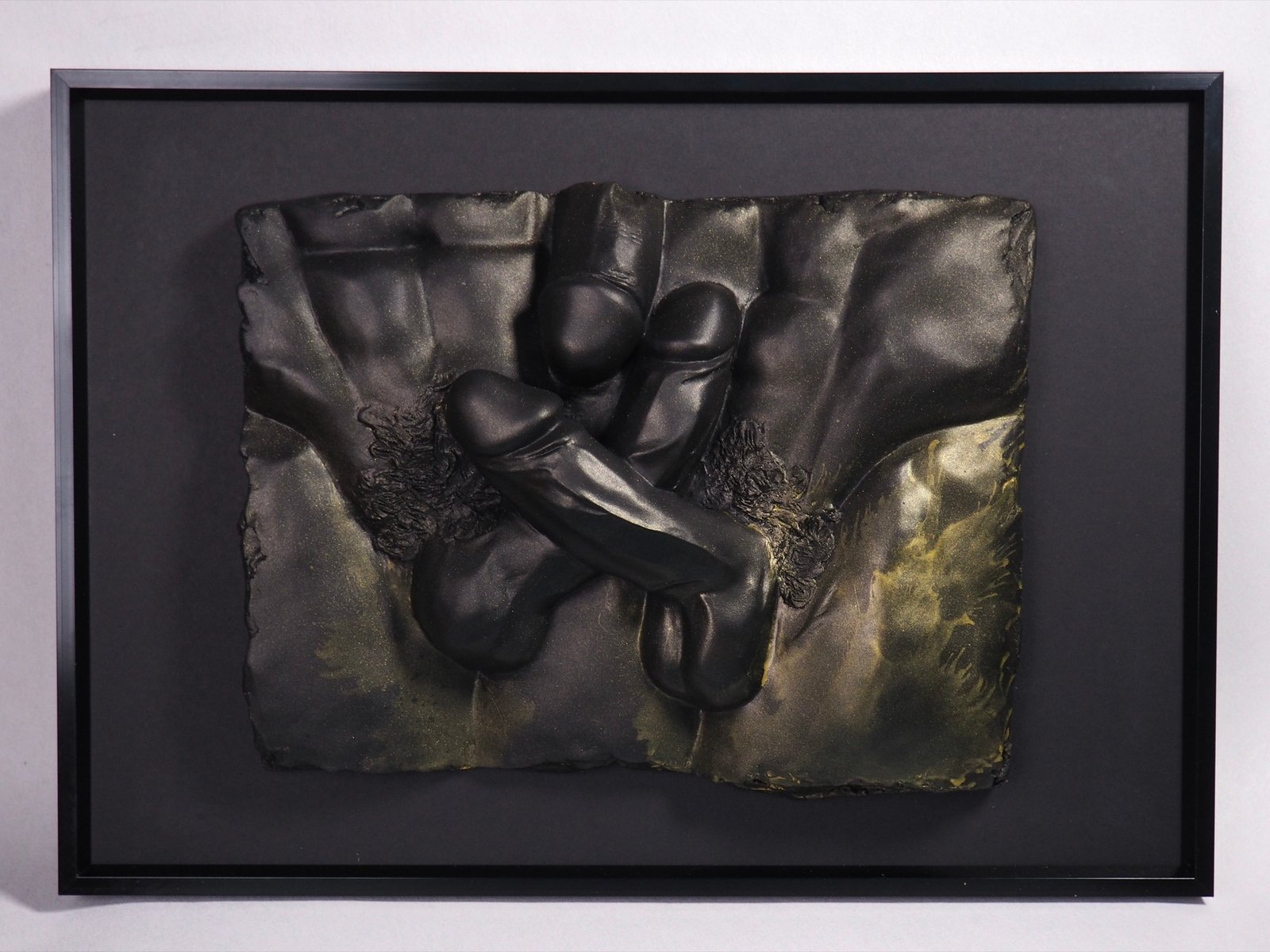 Detail view of Entwined Gold Splash resin sculpture